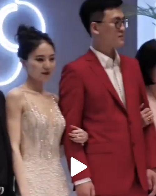吃瓜网红订婚视频,网红情侣甜蜜订婚视频曝光，甜蜜瞬间引网友热议